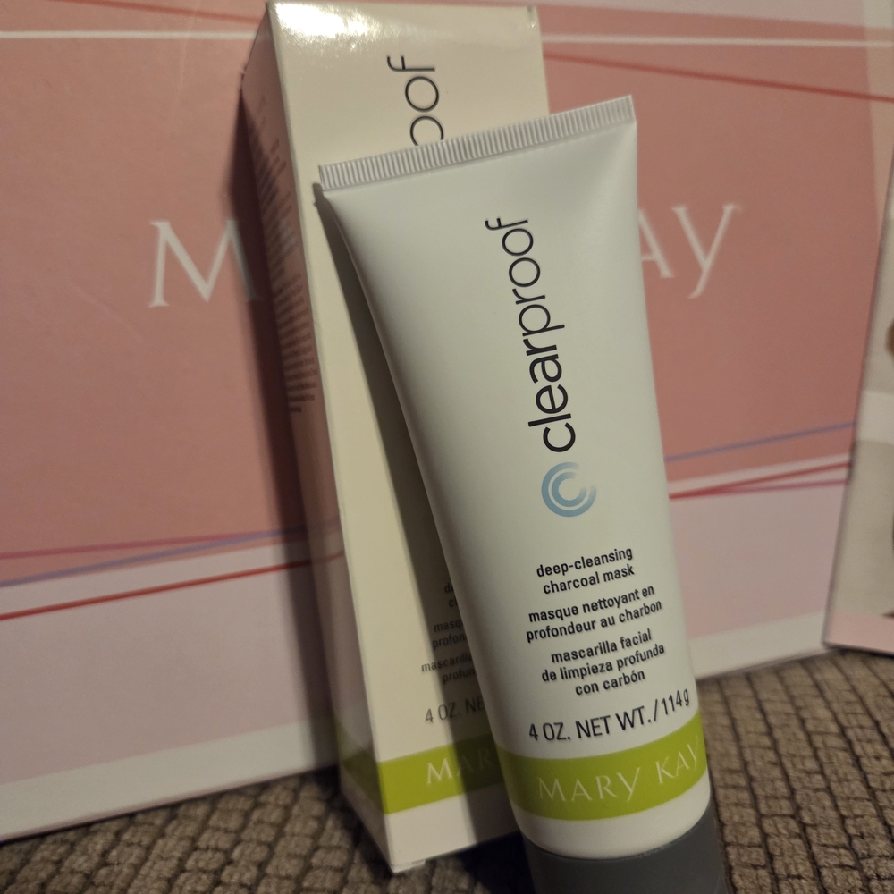 Mary Kay Clearproof Charcoal Mask - White and Gray